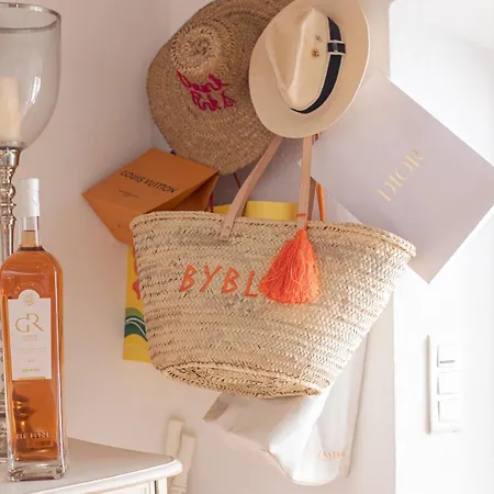 Steps From The Port! Chic 2-bed In The Heart Of 펜션 *