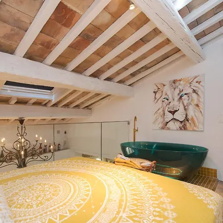 Steps From The Port! Chic 2-bed In The Heart Of *