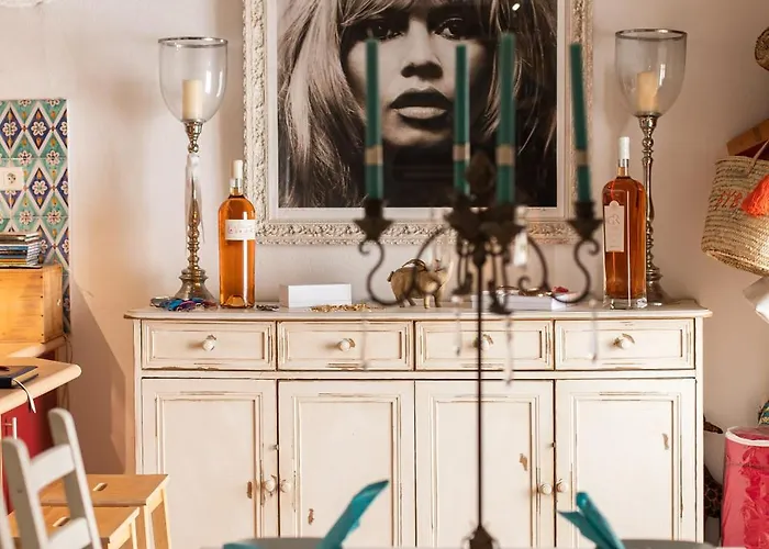 펜션 Steps From The Port! Chic 2-bed In The Heart Of *