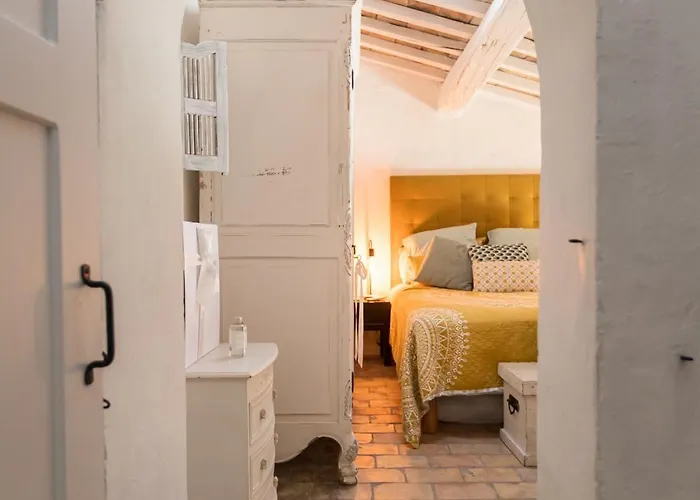 Steps From The Port! Chic 2-bed In The Heart Of 펜션 *