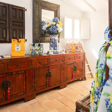 Steps From The Port! Chic 2-bed In The Heart Of Feriehus