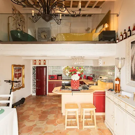 Steps From The Port! Chic 2-bed In The Heart Of *