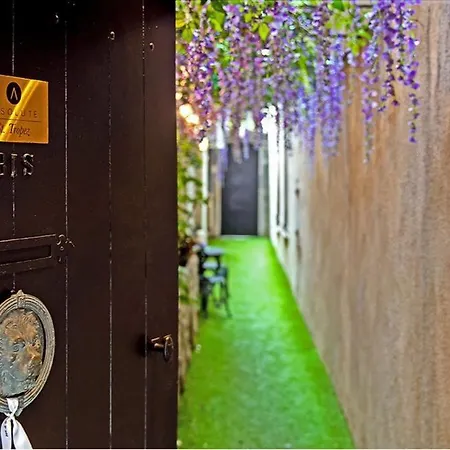Steps From The Port! Chic 2-bed In The Heart Of Feriehus