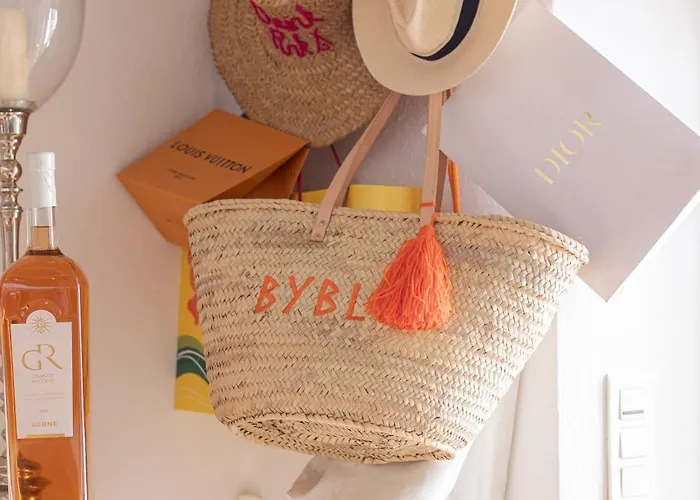 Steps From The Port! Chic 2-bed In The Heart Of Сasa de vacaciones *