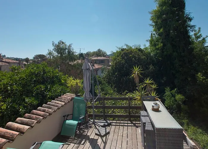 Steps From The Port! Chic 2-bed In The Heart Of Vakantiehuis *