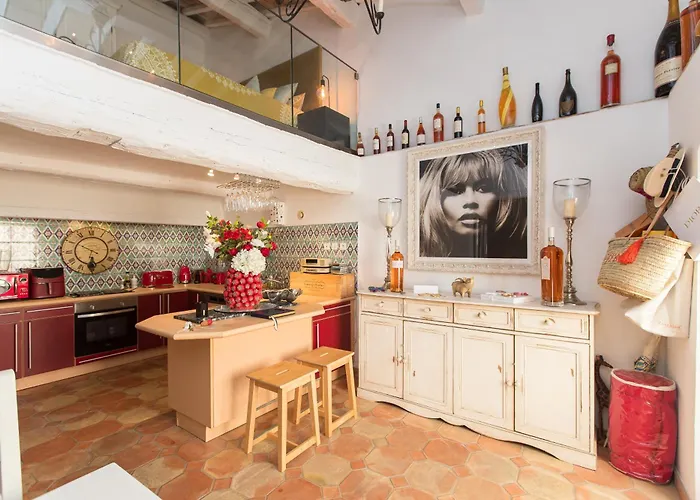 Steps From The Port! Chic 2-bed In The Heart Of Сasa de vacaciones