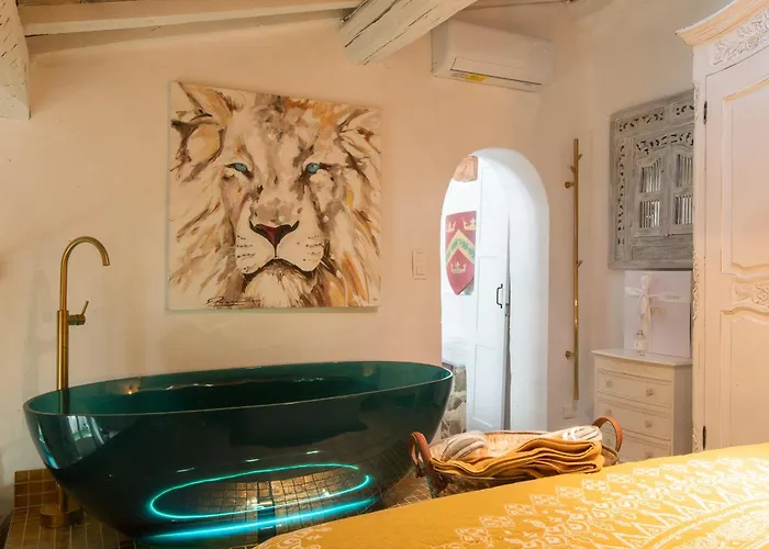 Сasa de vacaciones Steps From The Port! Chic 2-bed In The Heart Of *